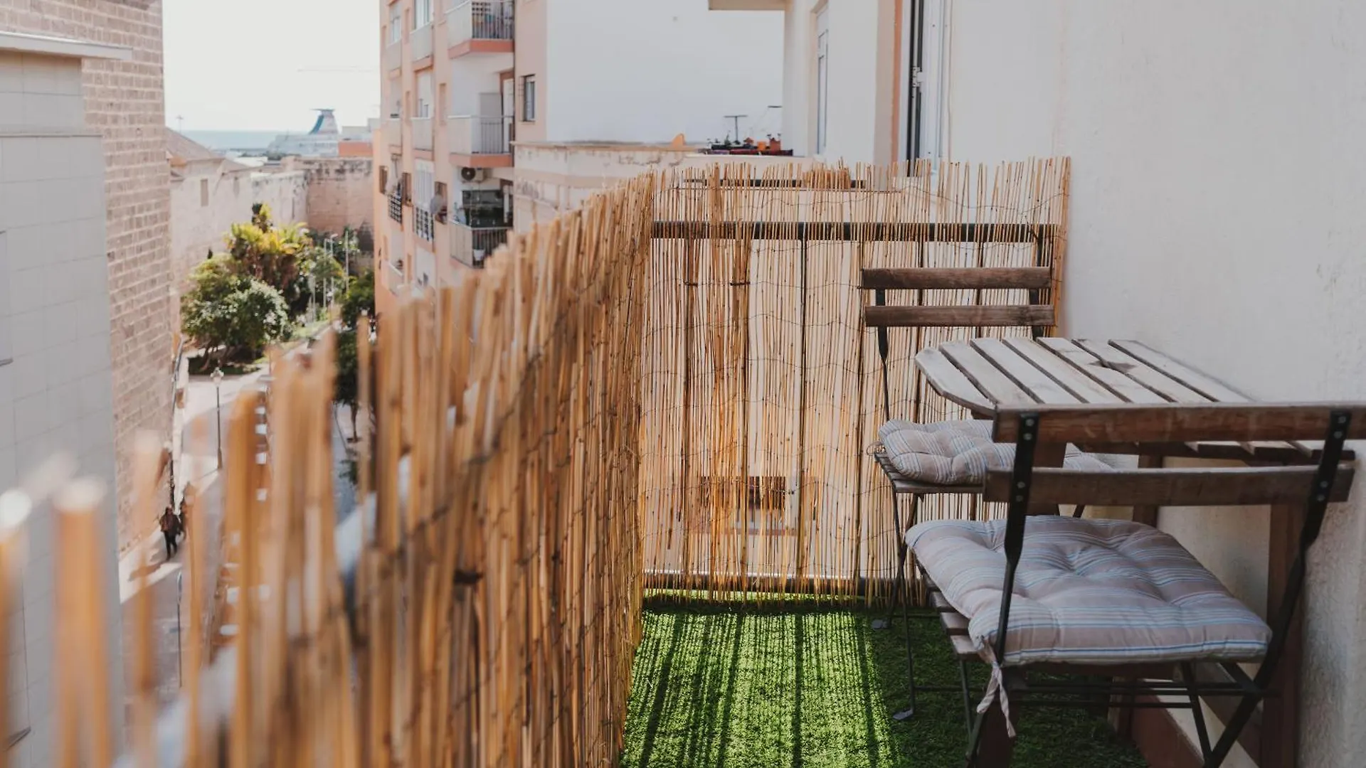 Apartment Cathedral - City Center - Free Parking - Climatized Almeria