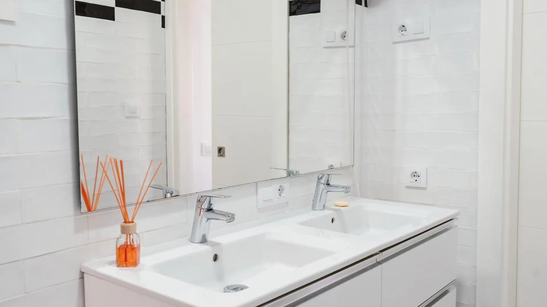 Cathedral - City Center - Free Parking - Climatized Almeria Apartment
